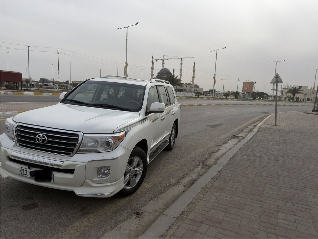 لاندكروز 2014 بريمGXR      محرك 6 سلندر جديدة وبالحقيقة احلا من الصور رقم بغداد دولي بيها ملاحظات بسيطه  

المواصفات
شاشه كبيره
فتحة سقف
مري شفط
مري قلاب
بصمة بيبان
بصمة تشغيل
تفتيح وتقفيل لمس
كامره خلفية
طفايه
حساسات امامي خلفي
بلوتوث
ثلاجة
ايكو
لد نهاري
دوسات ليزريه 
تحكم استيرن
لايت زنون
كشن كهربائي 3 دكم
تشغيل عن بعد 
تقفيل جام
اشاير ترحيب
8 ايرباكات
3 قطع تبريد
زراكات لايت
تبريد ثلج كير محرك مكفولات
السعر 375وبيها مجال كلش بسيط 

***********
