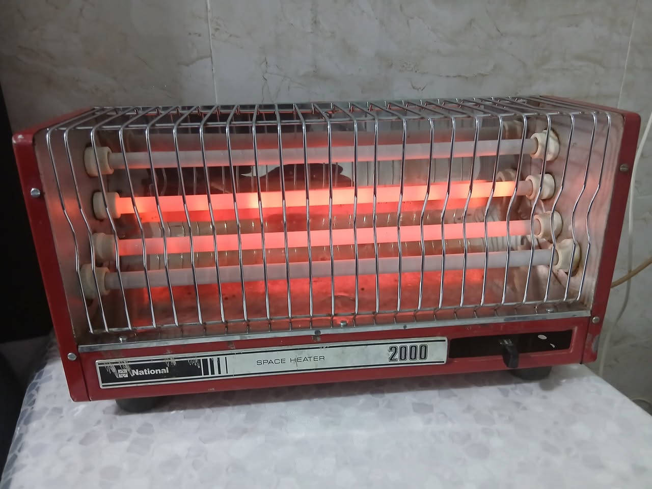 هيتر ناشنال قديم للبيع
السعر 50الف شمعة بيها كسر قليل والحجر
المكان كركوك 
الرقم ***********
