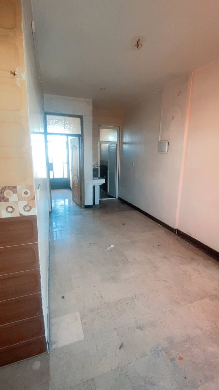 ايجار شقه طابق ثاني
شقه للايجار  طابق ثاني 

مساحه ٧٠ متر  

تتاجر لعائله صغيرة فقط  

في حي اور شارع نادي النفط مجاور عياده سناريا للاسنان

تتكون من غرفين نوم وصاله وحمام منور ترك وبالكونه مطله على الشارع العام إيجارها 300 قفل بدون عمله 

———————————

للأستفسار مكتب ارض الخيرات

حسن ***********
