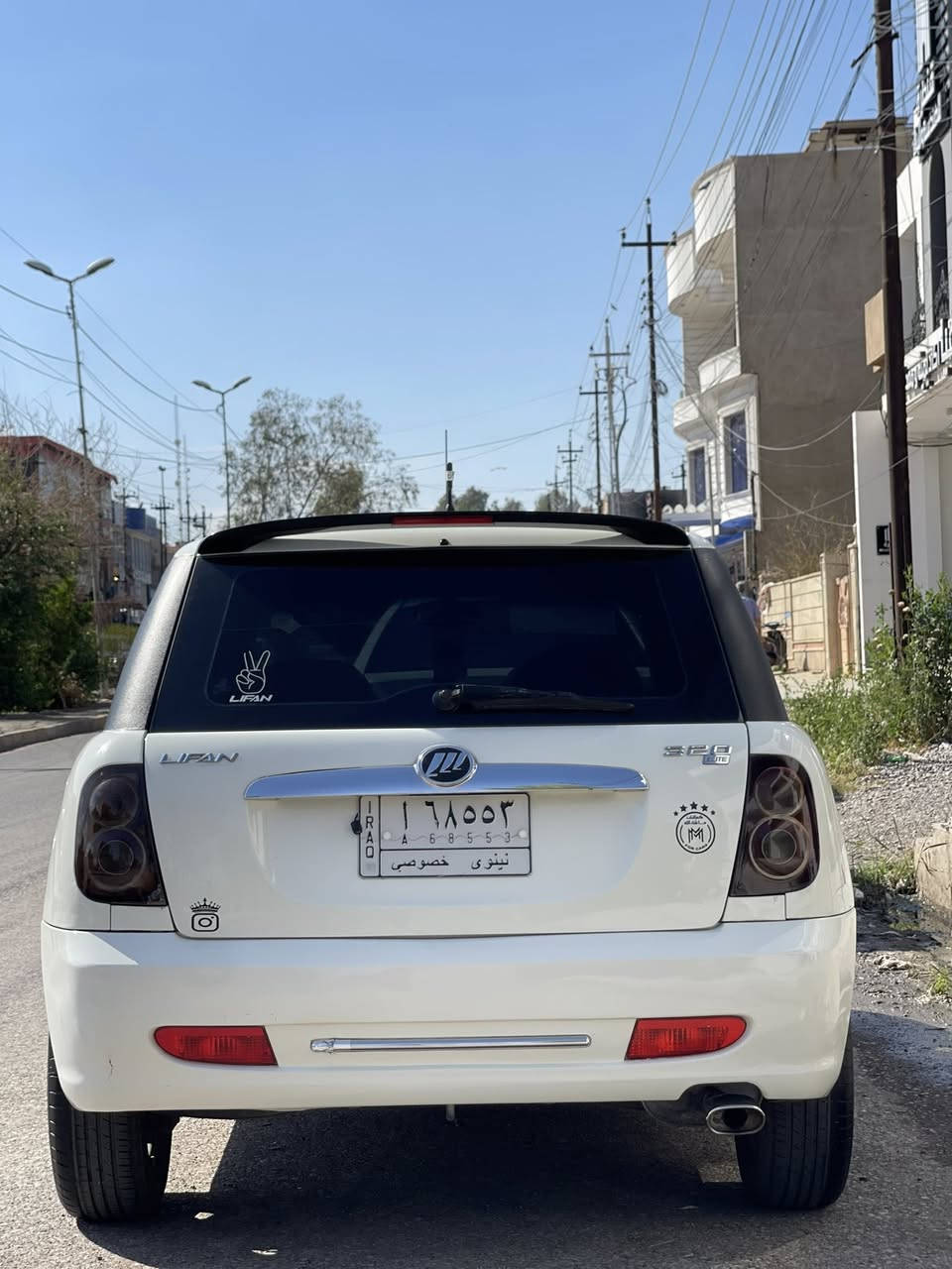 السلام عليكم 
ليفان للبيع 320السياره مصروف عليها باتري جديد طخم امامي جديدً السياره مسوي عليها ادامه كامله بلكات نوزلات جدد السياره لاصرف ولا نفخ السياره بيها باب النفر امامي صبغ  والثاني بي بارد فقط بيها كابون بانزين الجام الامامي مبدله جديد  بيها دمام خلفي وشاشه كبيره الداخل نضافته 80‎%‎الكهربائيات كلها شغاله ما بيها ما يشتغل هزه وسنويه جدد مصارلي شهر من بدلت الارقام مالتها انا صاحبها الشرعي السياره ما تصرف عليها الف الشراي يتفضل ويتصل 
سعر السياره 55وبيها مجال بسيط 
***********
