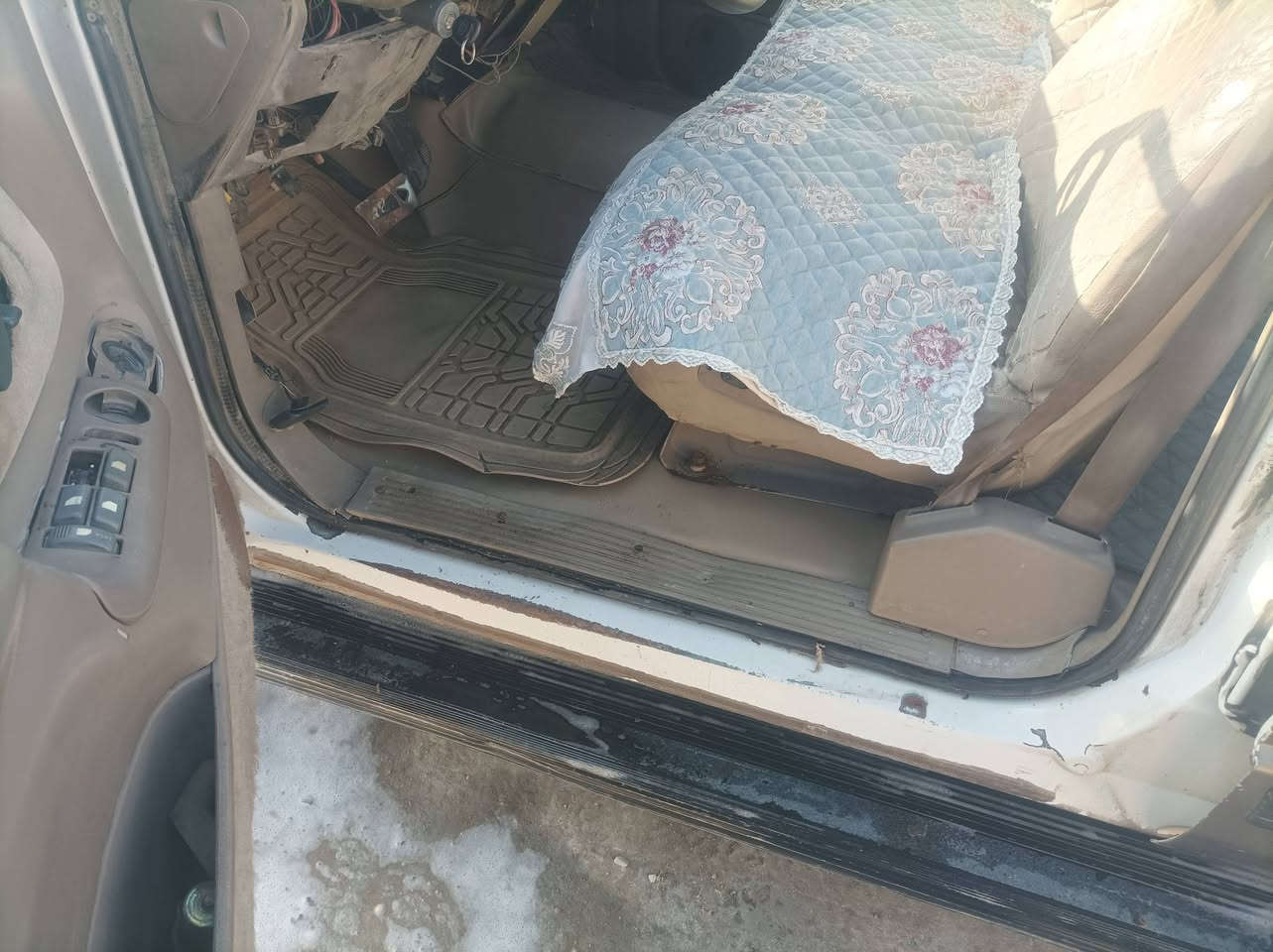 السلام عليكم بهبهاني لبيع 98رقم نجف محور مكينه ففتي 3000تخم تاير حداديه 30/
% رقم الهاتف *********** مكان السياره ناصريه سوك الشيوخ 
السعر 33
