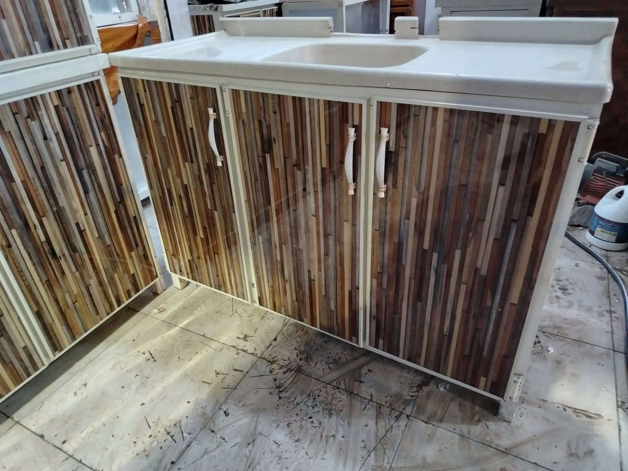 للبيع كونتر ارضى ملحق مترين نص نضيف سنك ١٣٠ سم كرانيت سعر ٢٩٠ بي مجال *********** اسيا *********** مكان موصل
