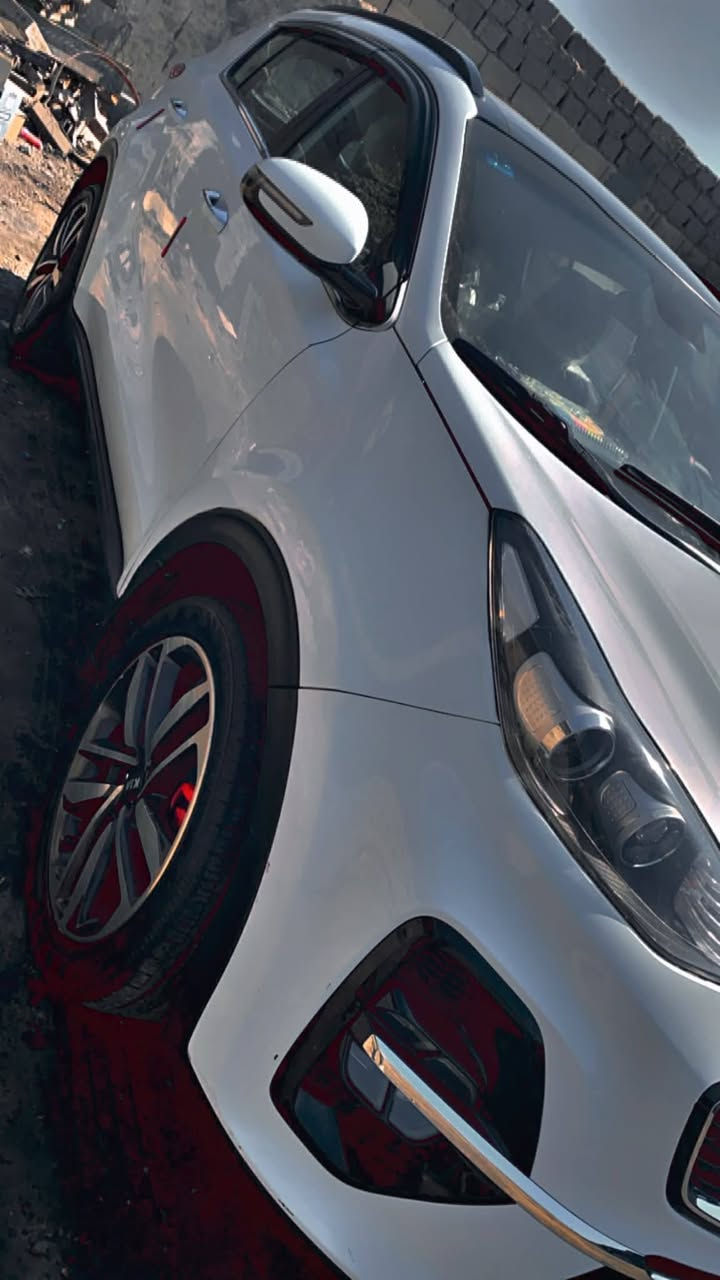 (سلام عليكم)
مواصفات كيا سبورتاج 2020
الخاصية الوصف
ماعده لبصمه 
المحرك 4 سلندر سعة 2.4 لتر، اقتصادي
القدرة حوالي 181 حصان
ناقل الحركة: أوتوماتيك 6 سرعات.
استهلاك الوقود متوسط إلى جيد
سقف بانوراما زجاجي قابل للفتح.
مرايا جانبية قابلة للطي كهربائياً
مقاعد جلد (في الفئات العليا) أو قماش عالي الجودة.🟫
سياره بيه ضربه من خلف 
(سعر١٤٥) 
‏‪***********‬‏
