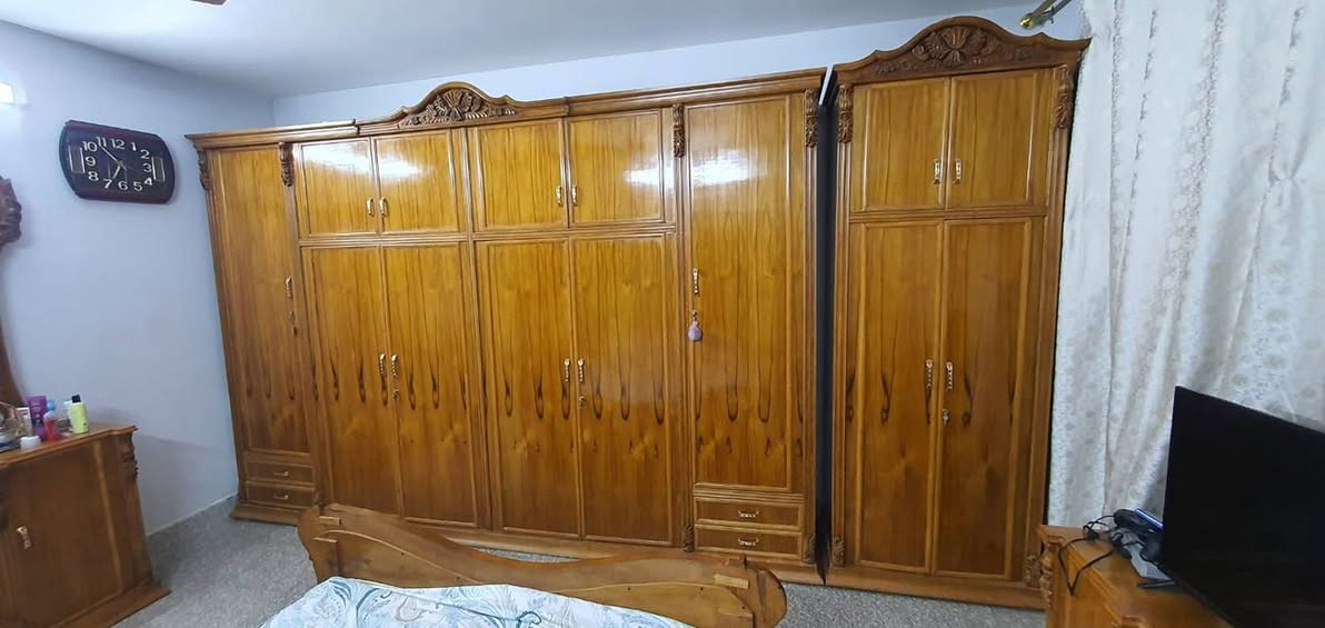 سلام عليكم غرفه نوم صاج داخل وخارج خمس قطع نظيفه العنوان بغداد كاظميه ***********
