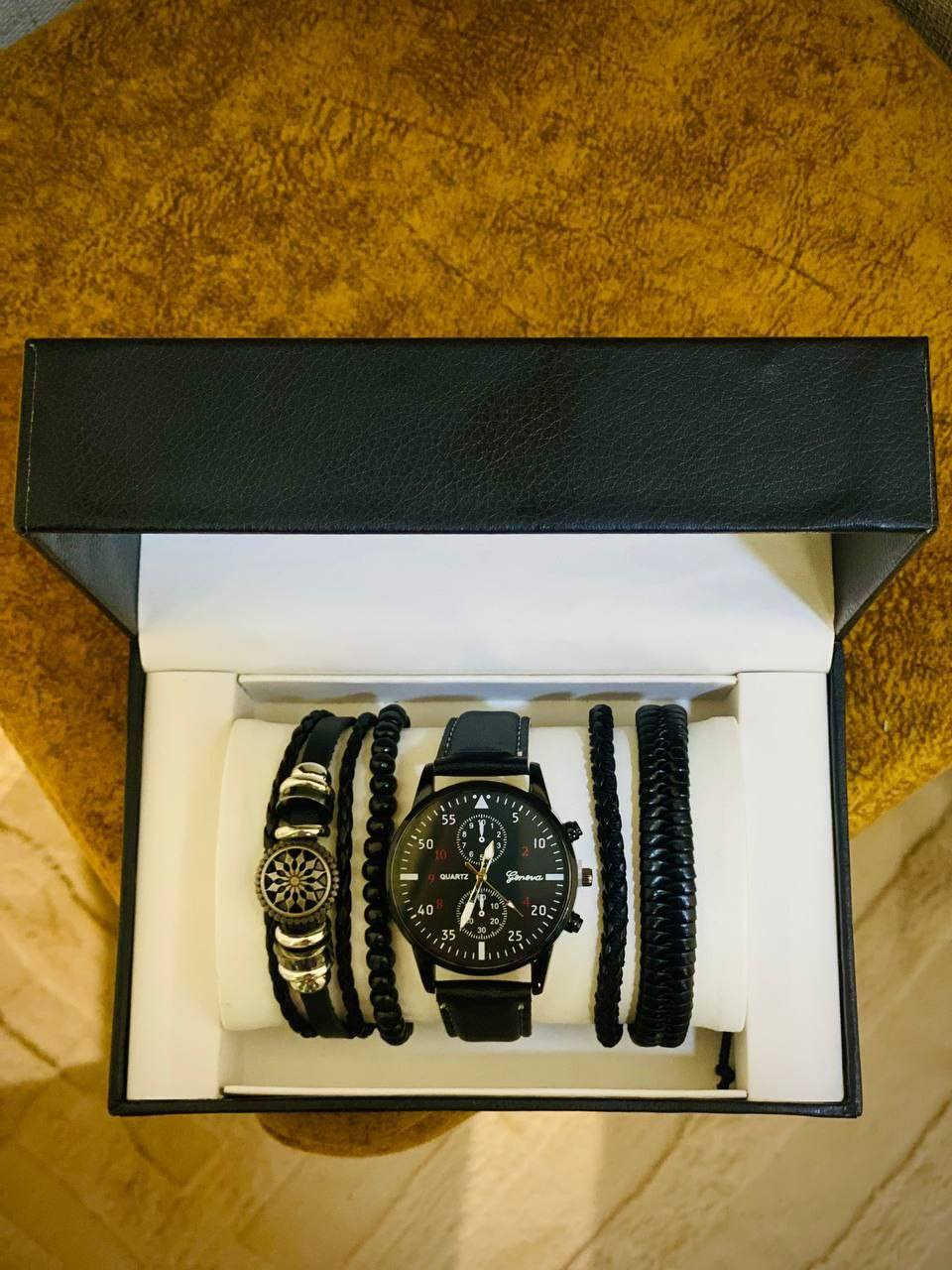 الاختلاف والتميز شعارنا✌️
أناقة الرجل تبدأ من يده💋

🖤بوكس ساعة رجالية🖤
لانكم تستحقون كل شي مميز وفرنا لكم احلا واجمل بكج مميز رجالي ماركة 

🎁 البوكس مكون من :
ساعة مع سوارات مختلفة
مع علبة محكمة ✔️✔️

مواصفات الساعة
✅ماكنة ياباني
✅مقاومة للماء 
✅مقامة للخدش
✅لون ثابت
✅ علبة محكمة
✅طلاء ثابت , ضد الخدش
✅تحتوي على تاريخ
يصلح هدية لأقرب مخلوق على قلبج


**إذا كنت صاحب هذا الإعلان وتريد حذفه لأي سبب، رجاءا أرسل رسالة إلى الدعم الفني**