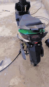 موطور صارله سنه عدل من جبته وكلشي مابي لا كسر ولا مبدل او مصلح بي شي غير بطاريات بدلت 3 وبقت وحده ابدله موديل2025 /6 بطاريه ليثيوم كبيره للاستفسار ***********
