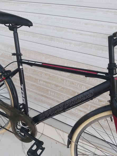 OFFICE PRISS
دراجة المدينة 
حجم  28 M
المعدن حديد
ويالة المنيوم
سستم SHIMANO 7 SPEED
دينمو بلادي LED
تايرات جديدة
الدراجة جاهزة ومرتبة ومناسبة للاوزان العالية
السعر 125  الف 
   ✈يوجد توصيل لجميع المحافضات ✈
كركوك مدخل سايدين حي الاسرى والمفقودين 
معرض ابو شيفان ( *********** )
