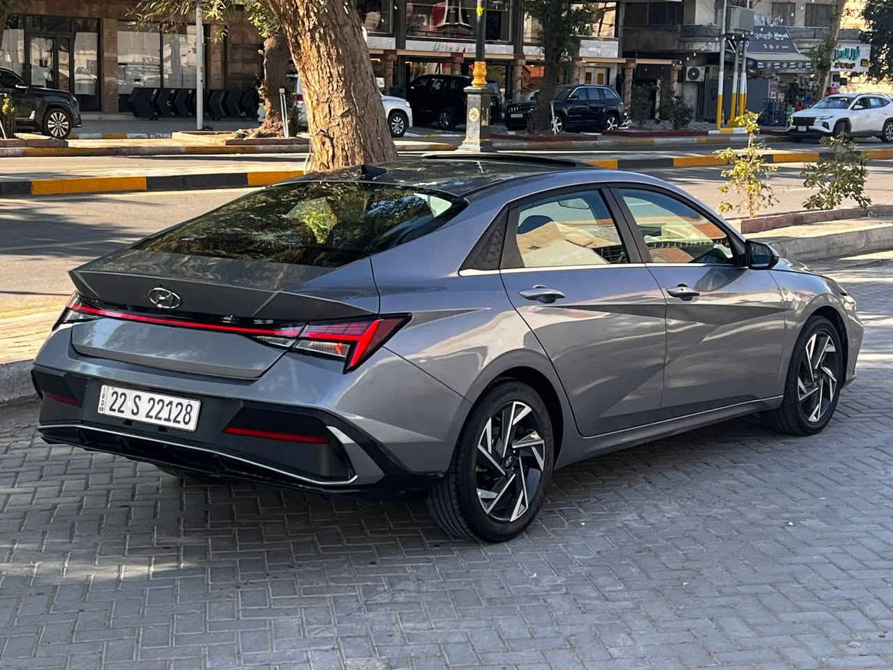 السلام عليكم النترا شكل جديد موديل 2025 محرك 2000 دوش فئه سياره sle فول مواصفات سياره ماشيه 22 صبغ بيه جنطه فقط بدون يرياك بدون دواخل صور حادث بلمنشور 
مكان سياره الكاظميه شارع اكد سياره رقم اربيل تريد تحويل تريد وكاله سعر167وبيه مجال قليل الاتصال ***********
