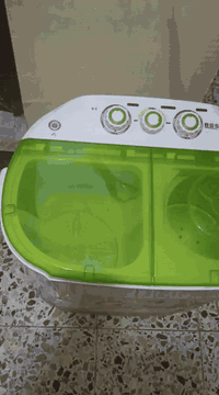 غسالة اطفال للبيع جديدة مستخدمه مرة واحدة الله شاهد السعر ٧٥ 
للتواصل الاتصال على ***********
