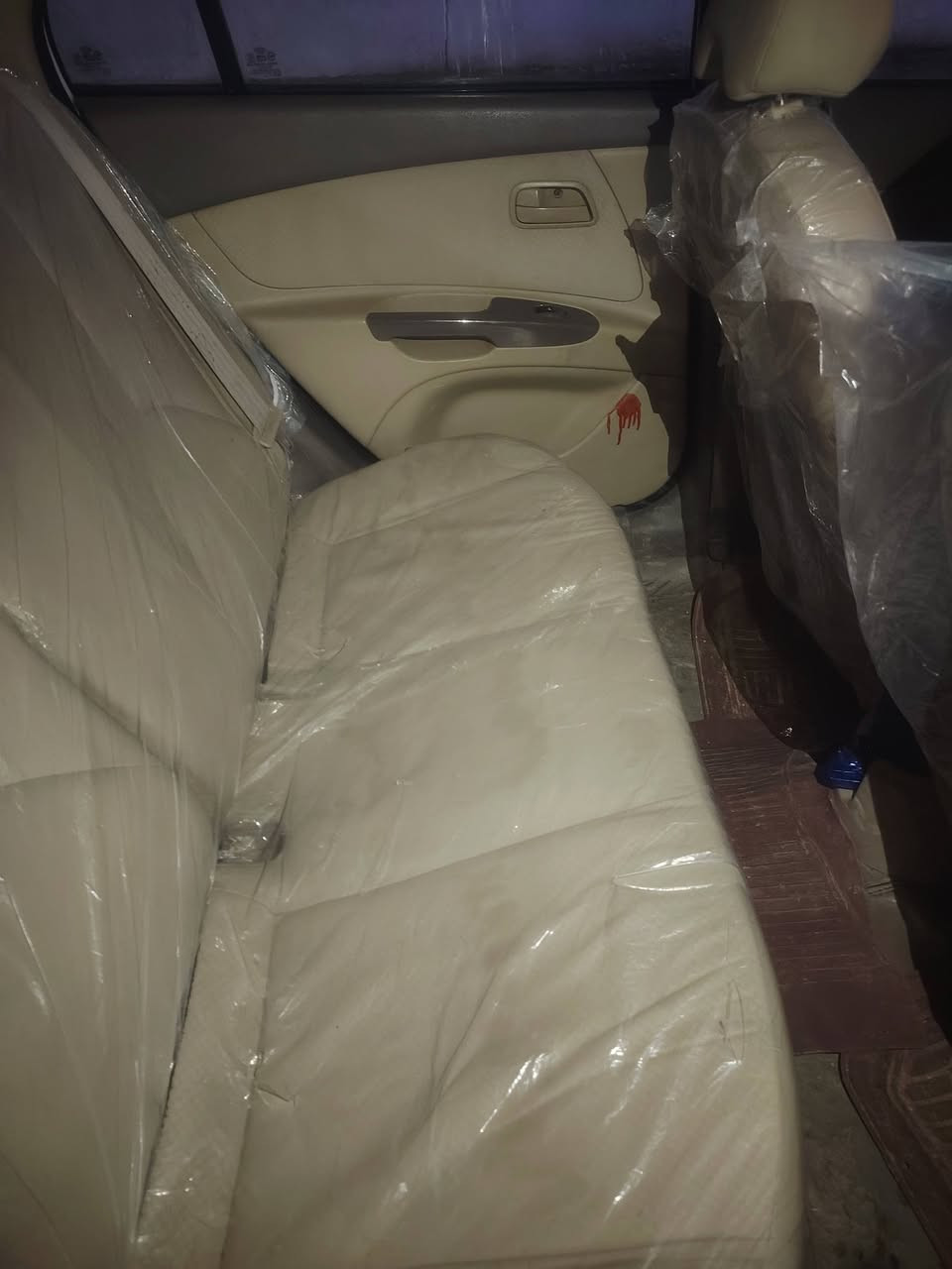 السلام عليكم
كيا ريو فول تومتيك
محرك 16 موديل 2011
تايكه على صفحت اليمين صباغ حزام
شرط محرك وتحويل وعليها غرامه 400 تنكطع من الحساب
سعرها 73 وبيها مجال قليل
التواصل ***********
