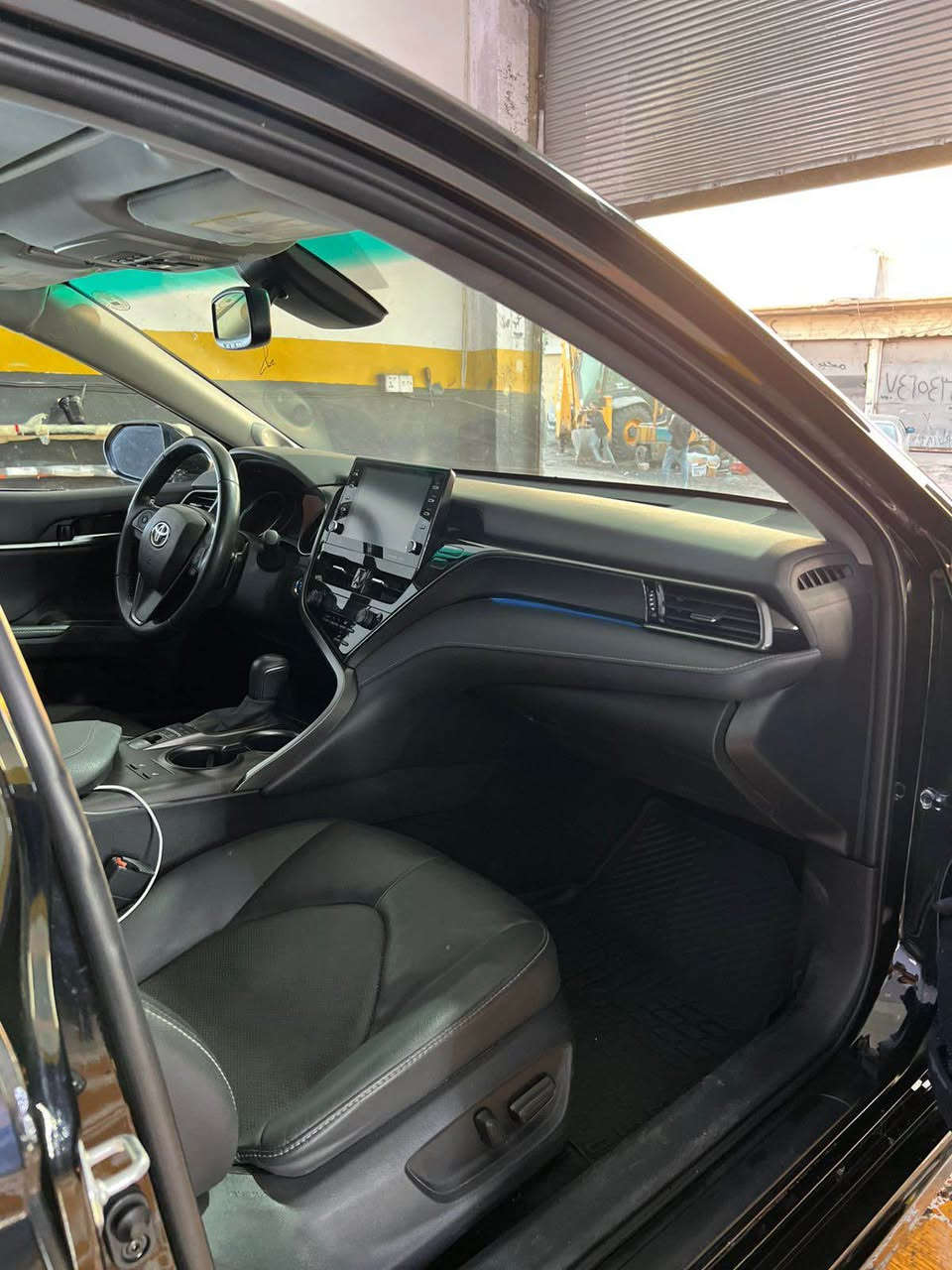 الرقمين بيهن واتساب 
***********–***********
للبيع تويوتا كامري موديل 2023 هايبريد 
 فول مواصفات  بصمه و سلايت فول 
سعر البيع 190 ورقه و بيهه مجال 
بيهه جاملغ امامي و جاملغ خلفي و نص صندوق صبغ بدون دواخل  مكان السياره دهوك عقره أربيل, العراق
