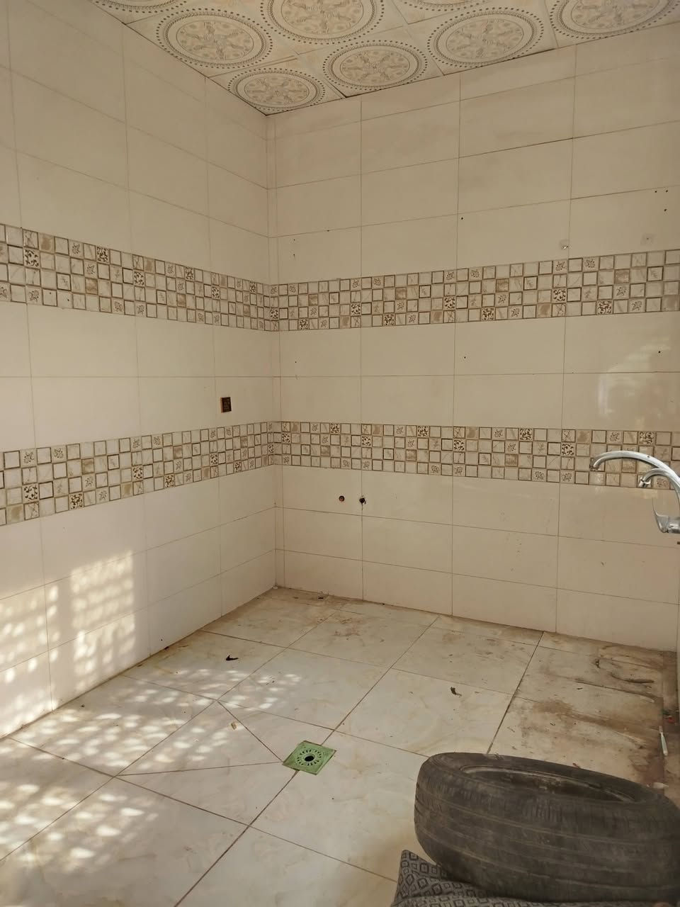 السلام عليكم
بيت ٥٠م حي النداء قرب شارع بيتي قرب كافتريه ايهاب
بناء درجه اوله طابقين 
ثلاثه غرف نوم
سعر ٦٢
للتواصل اتصال ***********
