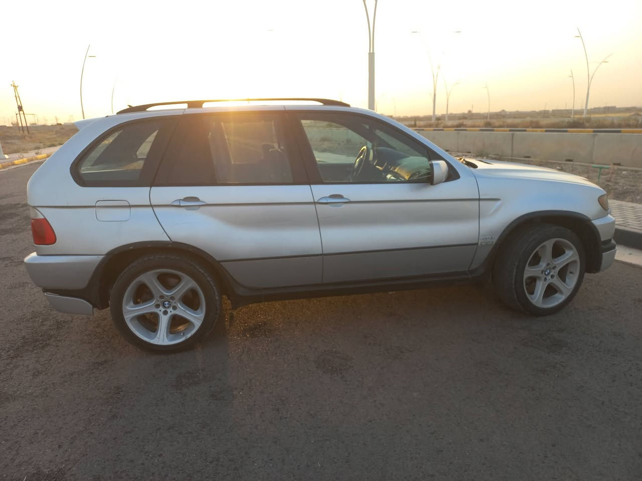 للبيع X5 موديل 2002 فول رقم سليمانيه مكينه ٤٤ السعر ٨٥ ورقة رقم الهاتف ***********
