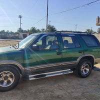 بلايز للبيع رقم أربيل سنويه نافذه موديل 2000 السعر 45 وبيها مجال تواصل...