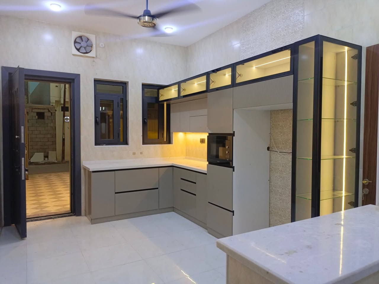 عقارات الخيام تقدم لكم فرصة سكنية مميزة
🏡 دار للبيع في أحد المواقع المرغوبة 📍 شارع 40 قرب أثاث القند

بيت يجمع بين الموقع الممتاز وجودة البناء ليكون خيارًا مناسبًا للسكن والاستقرار.

🔹 المساحة: 200 متر
🔹 طابق واحد
🔹 بناء طابوق درجة أولى
🔹 طابو زراعي سند 25 مع تحويل مباشر
🔹 منطقة مخدومة بالكامل وشوارع مبلطة

لا تضيع فرصة امتلاك دار بمواصفات مميزة في منطقة تشهد إقبالًا مستمرًا.

للمعاينة والاستفسار تفضلوا بزيارة عقارات الخيام

📍 الفرع الأول: شارع 40 قرب باب الخشب
📍 الفرع الثاني: خلف مدينة ألعاب السندباد

📞 ***********
