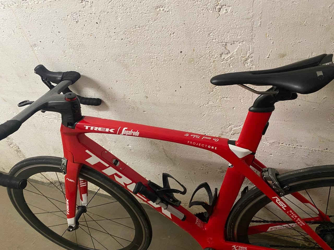 Trek Madona .2012
Orginal U.S.A
 کامل کاربوون 
قیاس 54
گیر 11*2
وزن 8.5 کیلو


**إذا كنت صاحب هذا الإعلان وتريد حذفه لأي سبب، رجاءا أرسل رسالة إلى الدعم الفني**