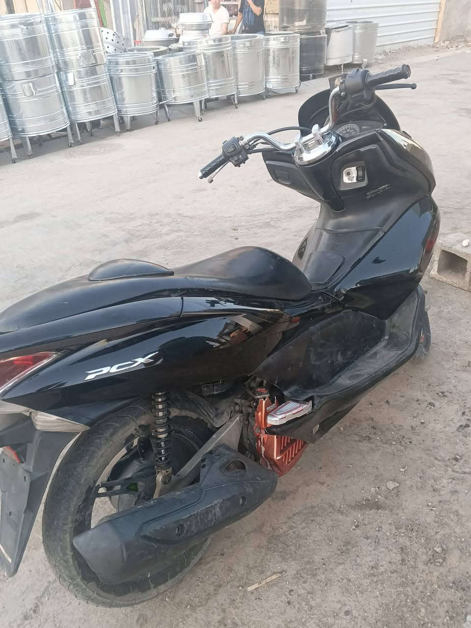 جيل اول 125 مكينتها 
نواقص 
لا تنقيص ولا تبخير 
كلجات تعبانة وبيهن صوت 
ستان عليك 
حساس سرعة 
رايدها ب 950 بيها مجال 
مكاني سبع قصور يم سيطرة 
***********
