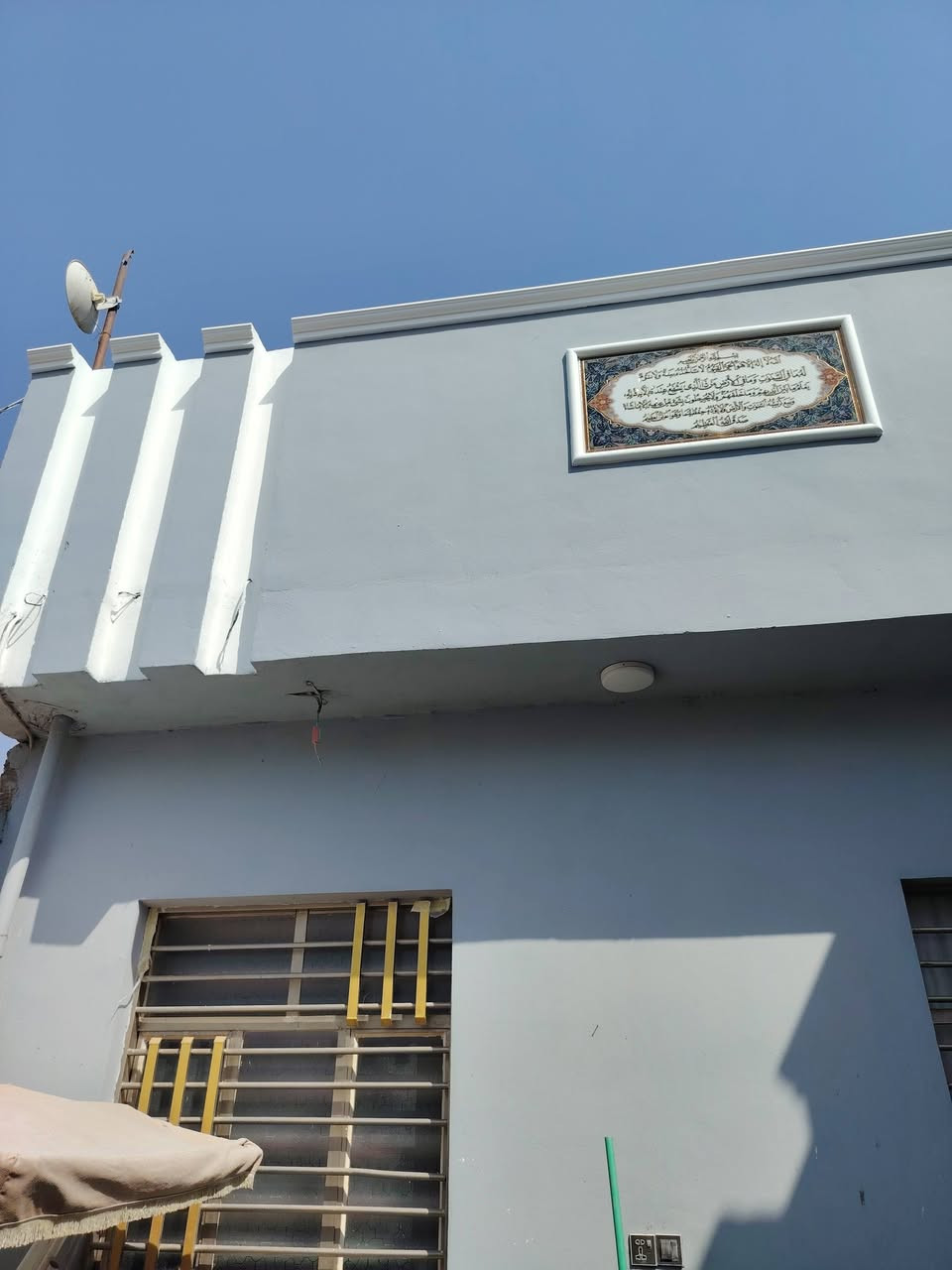 السلام عليكم اخوان صباغ واجهات داخل وخارج 🏡اوتنضيف وصبغ حديد بيبان وشبابيك وا انواع الحديد شرط شغل درجه اولا الي عنده صبغ اني برسم الخدمه خاص واتساب أو الاتصال على هاذ الرقم ***********
