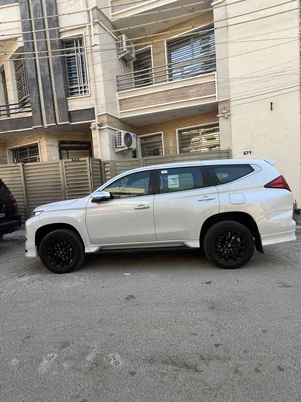 باجيرو سبورت خليجي الكت الرياضي مو العاديه موديل 2020 مكفوله من الصبغ والفتح و التبديل بيها بارد فقط كلش بسيط وما مبين 
سنويه بسمي ماشيه 94 هزه جديدة وسنويه لل2027

محر 3000 سته سلندر كير 8 نمر 7 راكب 

دفع رباعي وتحكم تكدر تخلي دفع خلفي فقط

بصمه ابواب وتشغيل

فتحه سقف

داخل جلد احمر

وباقي المواصفات المعروفه

مكاني بغداد السيدية 

بيع فقط 

السعر 215 قفل
شباب بس الشراي يخابر رجاء 
والسعر قفللللل نهائي 215
***********
