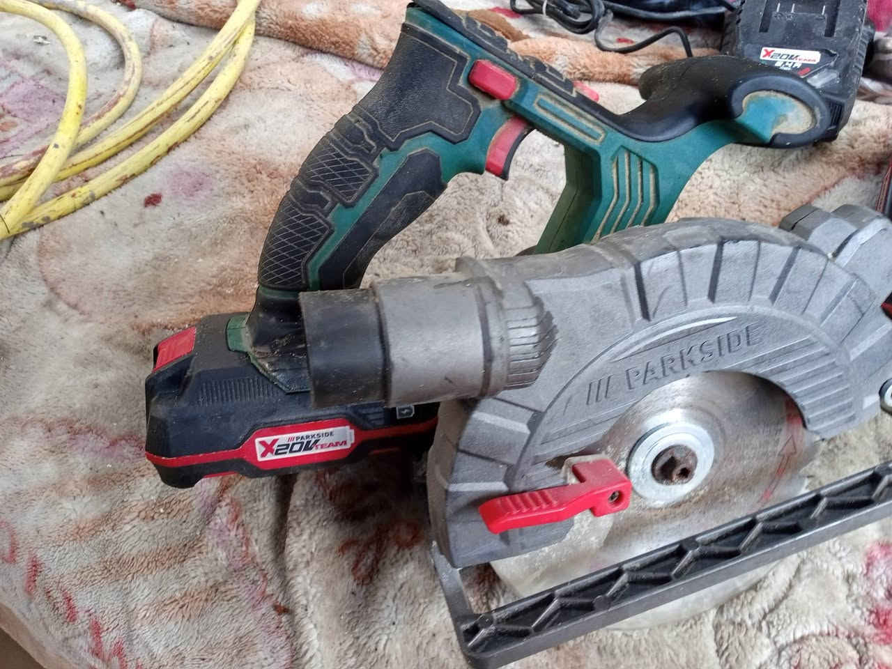 سلام عليكم 
للبيع منشار قرصي شحن بارك سايد ألماني دبل بطاريه شاحنه سوبر شحن سريع حجم الفرص 7انج نضيف كلش مامشتغل بي هواي سعر 60مكان بغداد 
اتواصل *********** بي واتساب
