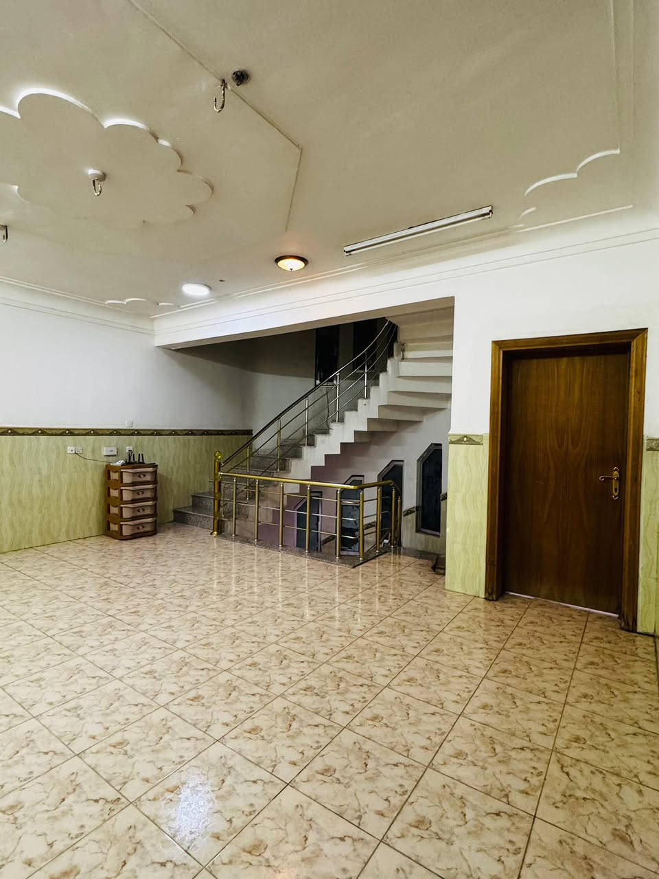 بيت للبيع في منطقة الحيدرية
-فرع اسواق السلة الذهبية
-مساحة 200م
-طابقين
-بناء نظيف
لمعرفة باقي التفاصيل الأتصال على الرقم التالي:
***********
او زيارة مكتب المستشار للعقارات
-شارع باتا / قرب سونار الدكتور ميثم صبيح
