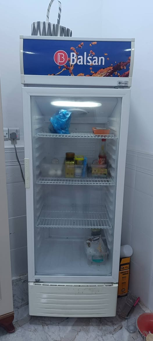 غراض كوفي للبيع 
                                          الاستفسار ***********
يوجد توصيل بكل حاجة مجانا 
شاشه حجم 65
تخم قنفات 10 قطع
نراكيل مسحوكه عدد30
منضومه انترنت نانو +راوتر+يوبيئس
راوتر ثاني
منضومه كامرات متكونه من اربع كامرات نوعيه زينه
شاشه +يوبيئس كامرات تربط على مبايل
ميوزه وكراسي وطبلات
لوحات جداريه 
مجمده وعارضه
سبلت 3طن
كونفيرات اثنين
طاولي 2
مكينه ثلج(مثرامه ثلج للعصاير) 
خلاط عصاير عدد2
نفاضات حديد سعر الوحده 1000
اعلان ضوئي
