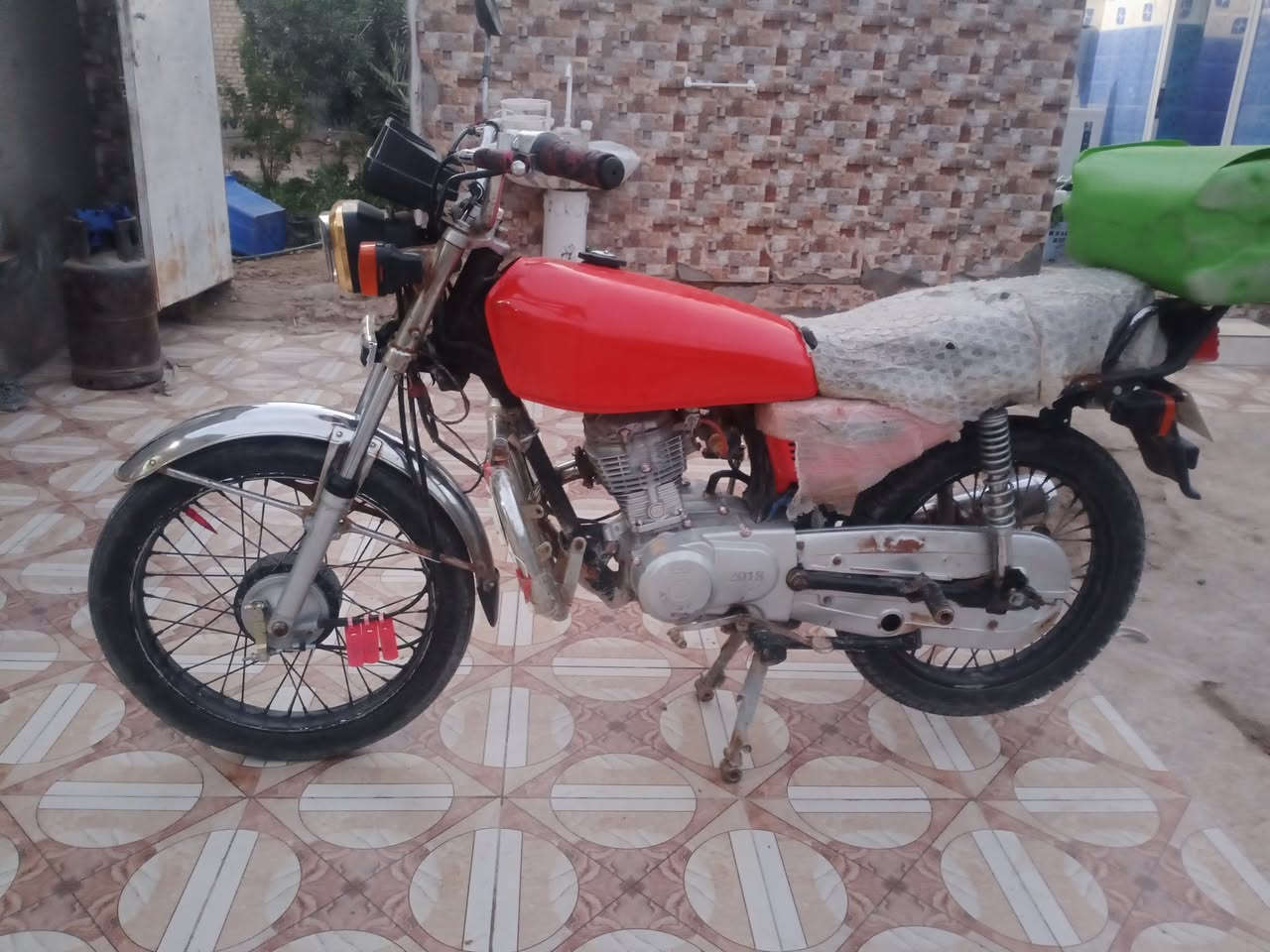 سلام عليكم دراجه ارشه موديل 22  اوراق الدراجه جاهزه دشبول اشاير كلهه شغاله باتري جديد جهاز بريك شغال الدراجه كامله محرك شلعه ومعدل السعر 450 وبيهه مجال المكان بابل القاسم للستفسار ***********
