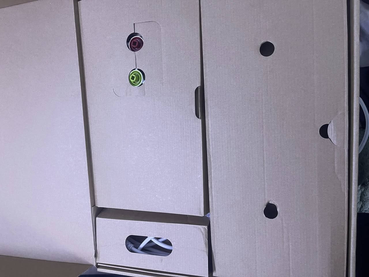 ECOVACS DEEBOT T20 omni باله شبة جديد 
- كنس ومسح بنفس الوقت 
- حساسات لتجنب العقبات.
-ميزة التعرف على الاشياء .
- خاصية المسح الدائري ..
-خاصية غسل المماسح تلقائيا .
-تفريغ الاتربه تلقائياً .
-رفع الممسحة عند الوصول الى السجاد .
- نظام ترشيح للقضاء على البكتيريا أثناء الكنس.
- رسم 3 خرائط للمنزل.
- قوة الشفط 6000pa .
- بطارية ليثيوم 5200mah.
- نظام مسح سريع


**إذا كنت صاحب هذا الإعلان وتريد حذفه لأي سبب، رجاءا أرسل رسالة إلى الدعم الفني**