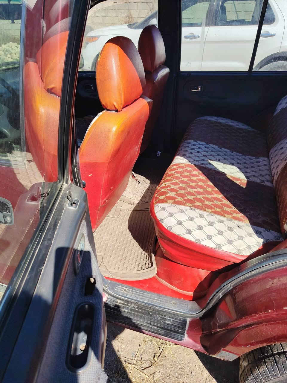 سلام عليكم سياره اسبورتج مديل 94 محرك وكيرفول وصدرخيرمن الله باترى جديد زوج اطارات جدد ماناقصه اي شي مابيه لاضربه ولاتبديل السعر38 وبيه مجال مكاني بغدادالتاجي قرب معسكرالتاجي الهاتف *********** كورك *********** أثير
