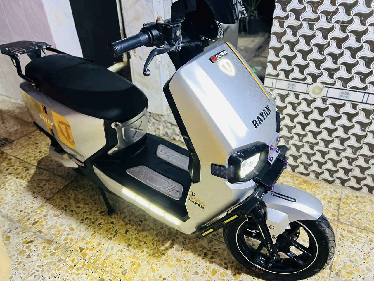 دراجة شحن ريان جديدة 6 بطارية
موديل 2025

جديده مامستخمها كللش قليل 

بطارية تهبط 

للاستفسار ***********
