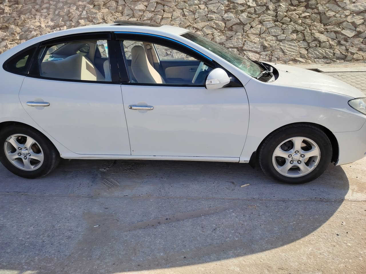 النترا موديل 2011 وارد خليجي محرك 1600 دوش ممتاز كير ممتاز حداديه جيده كهربائيات كلها شغاله وكلها بلاديه سياره تخم تاير جديد داخل بيجي شاشه كبيره كاميرا خلفيه السياره فول  شاير بالمري  تبريد شغال تدفئه شغاله وسونار بيه  عنوان النجف الاشرف السعر 110 وبيه مجال قليل رقم ***********
