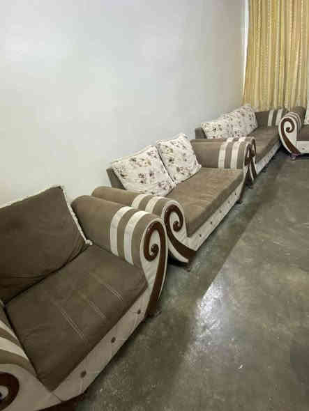 سلام عليكم
تخم قنفه 150 الف 
ثلاجه مابي اي عيب 250 الف 
***********
