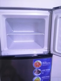 ثلاجه • ١٢قدم • نضيفه