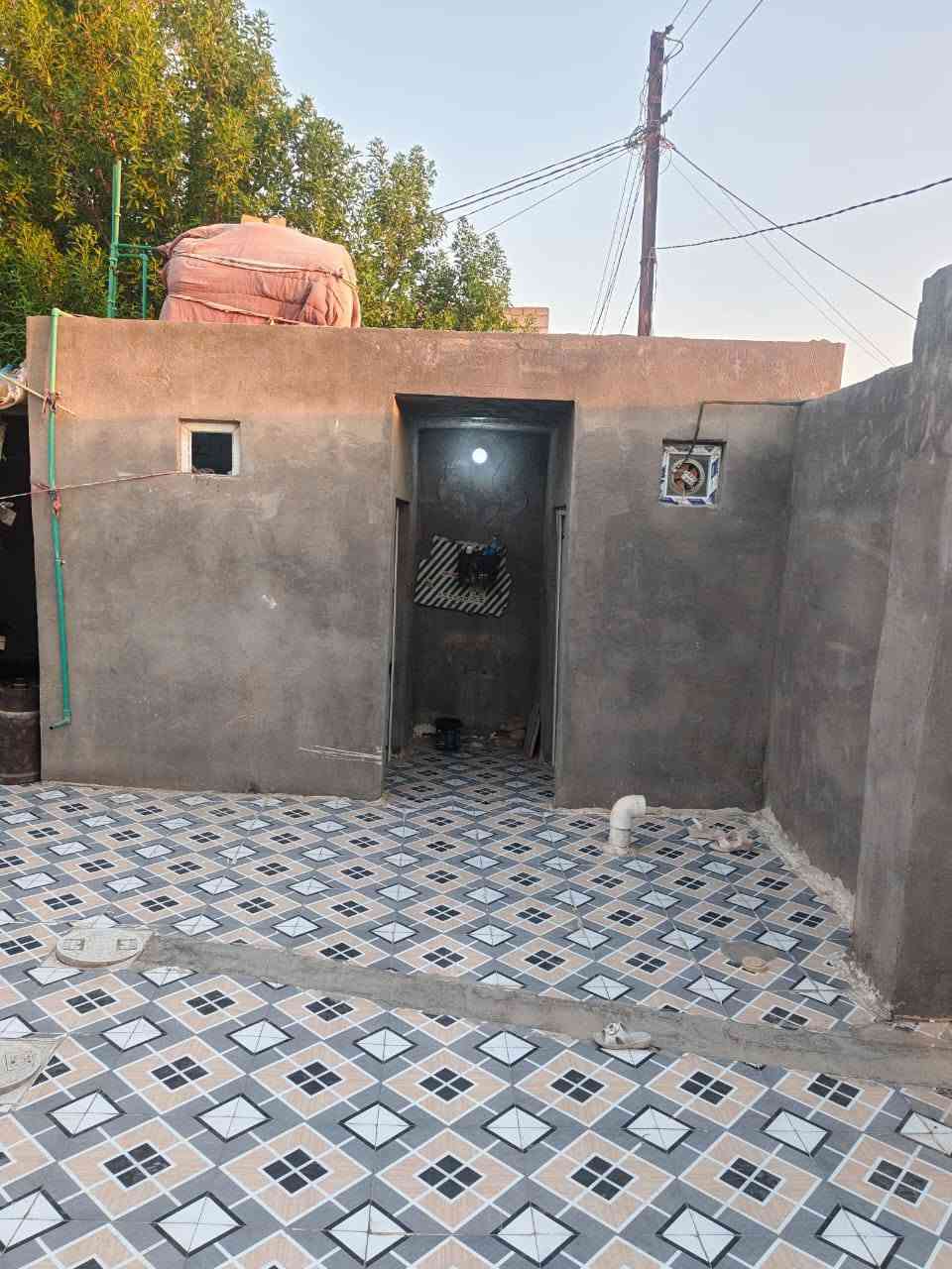 سلام عليكم 🖐️
بيت للبيع طابو زراعي مساحه300م يحتوي على 3غرف ومطبخ صاله وبراني وكراج وصحيات داخليه وخارجيه 
الموقع دواره الخزاعل قرب الجامع 
للتواصل صاحب البيت ‏‪***********‬‏
