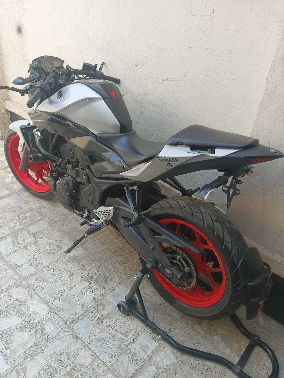 السلام عليكم للبيع بطح mt_03 محرك 400cc كير و مكينه مكفولاتك الدراجه خير من الله اول ثاني بطناش  معدل 199 تقفل مكان بغداد غزاليه للستفسار *********** السعرر ((( مليونين و 500)))) بدون اوراق اكفله من كلشي مدييل 2017
