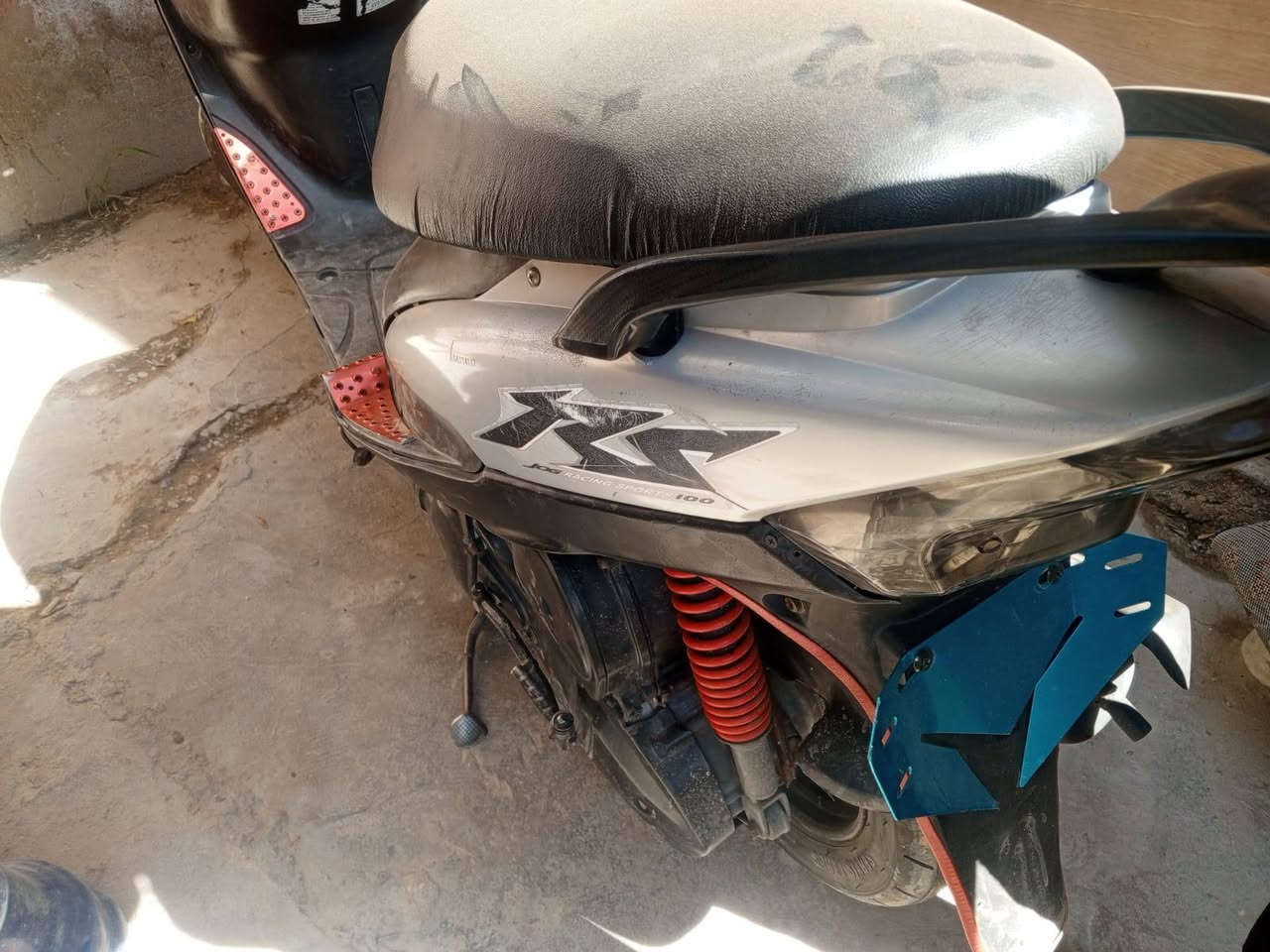 دراجه ماكس عدله سعرهة 450 بيهة مجال شي بسيط مكينه مفتوحه معدل 80 تجي تفحص تقتنع تشوف خيرهة ***********
