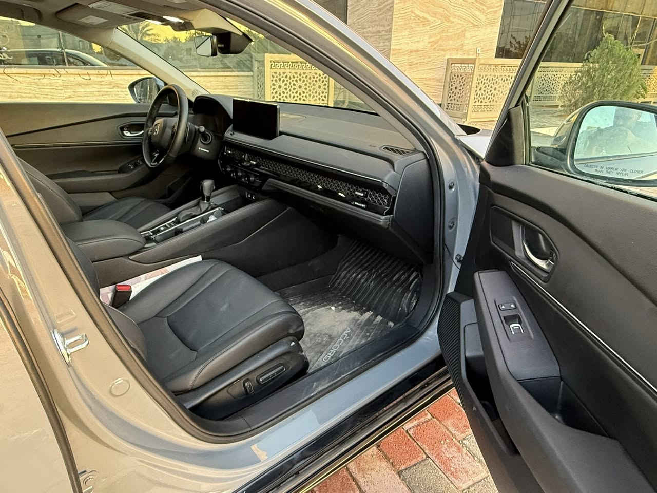 بسم الله ماشاءالله
للبيع – هوندا أكورد 2025 EX-L هايبرد
اللون: سمنتي مميز
محرك 2000 سي سي (هايبرد اقتصادي وقوي)

المواصفات:
 • مقاعد جلد فاخرة
 • كشنات أمامية كهربائية
 • نظام دخول وتشغيل ذكي (بصمة)
 • حساسات أمامية وخلفية
 • رادار أمامي وخلفي
 • تحكم ذكي بالسرعة (Cruise Control)
 • نظام تحديد وحفاظ على المسار
 • مرايا جانبية كهربائية ومدفأة
 • شاشة كبيرة تدعم Android Auto & Apple CarPlay
 • شحن لاسلكي + واي فاي
 • تحكم كامل من الستيرن
 •  (ويل) قياس 17 لون السيارة
     .       تدفئة كشنات

الحادث:تبديل بنيد مصبوغ+تصليح وصبغ الجاملغ صور وفديو للحادث مع الصور
ايرباك ستيرن وبرده راجع سستم شركة بعمان
ماشية:10 الاف
السيارة رقم بغداد سعرها 22،000 $
مكان السيارة الانبار
***********
