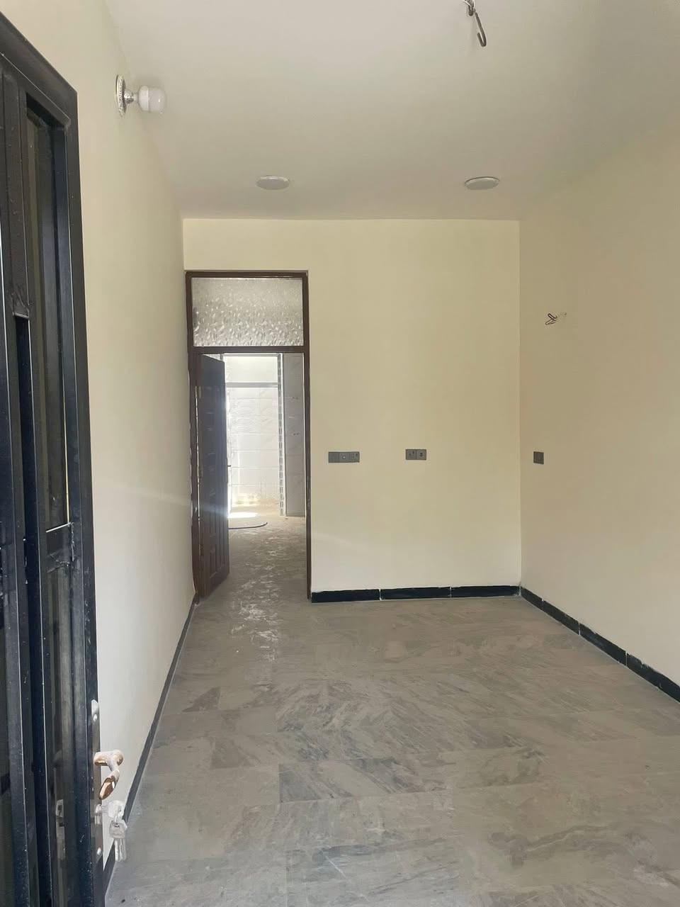 مشتمل 40م للبيع
مشتمل للبيع 40م
واجهة 4 ، نزال 10
يحتوي على استقبال وهول ومطبخ وخدمات
وطابق الثاني غرفتين نوم 
📍موقع البيت : الشعب شارع الصحه خلف جامع الحق

للأستفسار مكتب ارض الخيرات
*********** حسن العقابي
