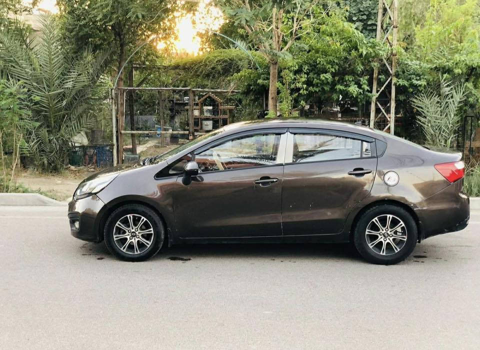 كيا ريو ٢٠١٥ خليجي مكينة ١٦٠٠ دبل قطرة رقم بغداد الدولي سنوية وهزه جديده مكفولة من الحادث بيها ٤ قطع مرشوشه فقط اثر شخط ع الطول بدون دواخل وبيها طعجات موضحه بالصوره جانت مشدوده عليها سيبايه 
مكينة وكير مكفولات صدر وتخم تاير جديد 
تبريد ثلج سيارة جاهزه  
تقليل صرف بانزين eco
السعر ٧٨ قفل 
مكان بلديات
***********
