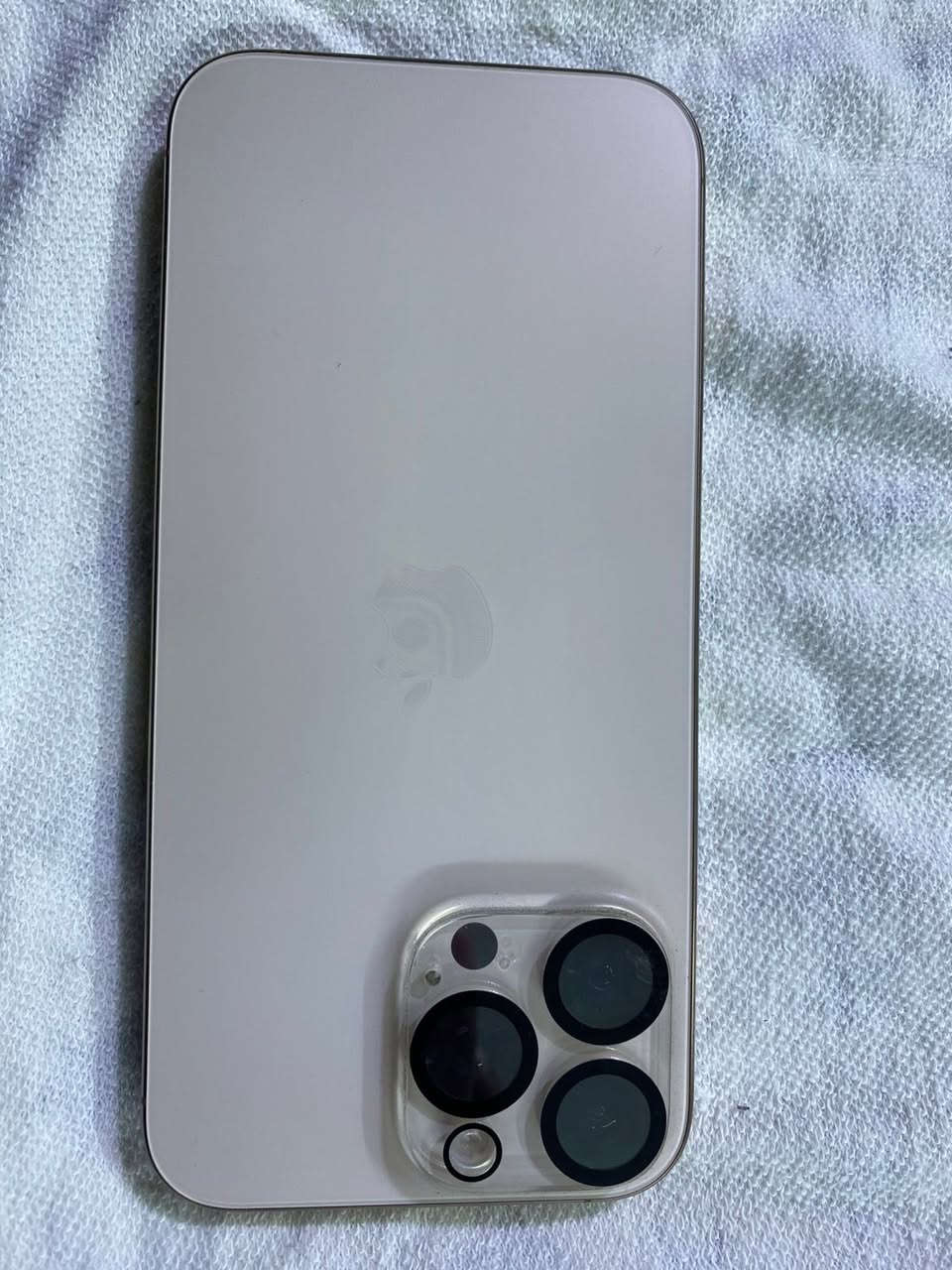 ايفون 16 برو ماكس ماستر بالضمان بعده
بطاريه 93 مشحون 313 دوره 
جديد ولا شخطه بي سعره مليون و350 الف 
*********** واتساب او اتصال 
مكاني بغداد البنوك
