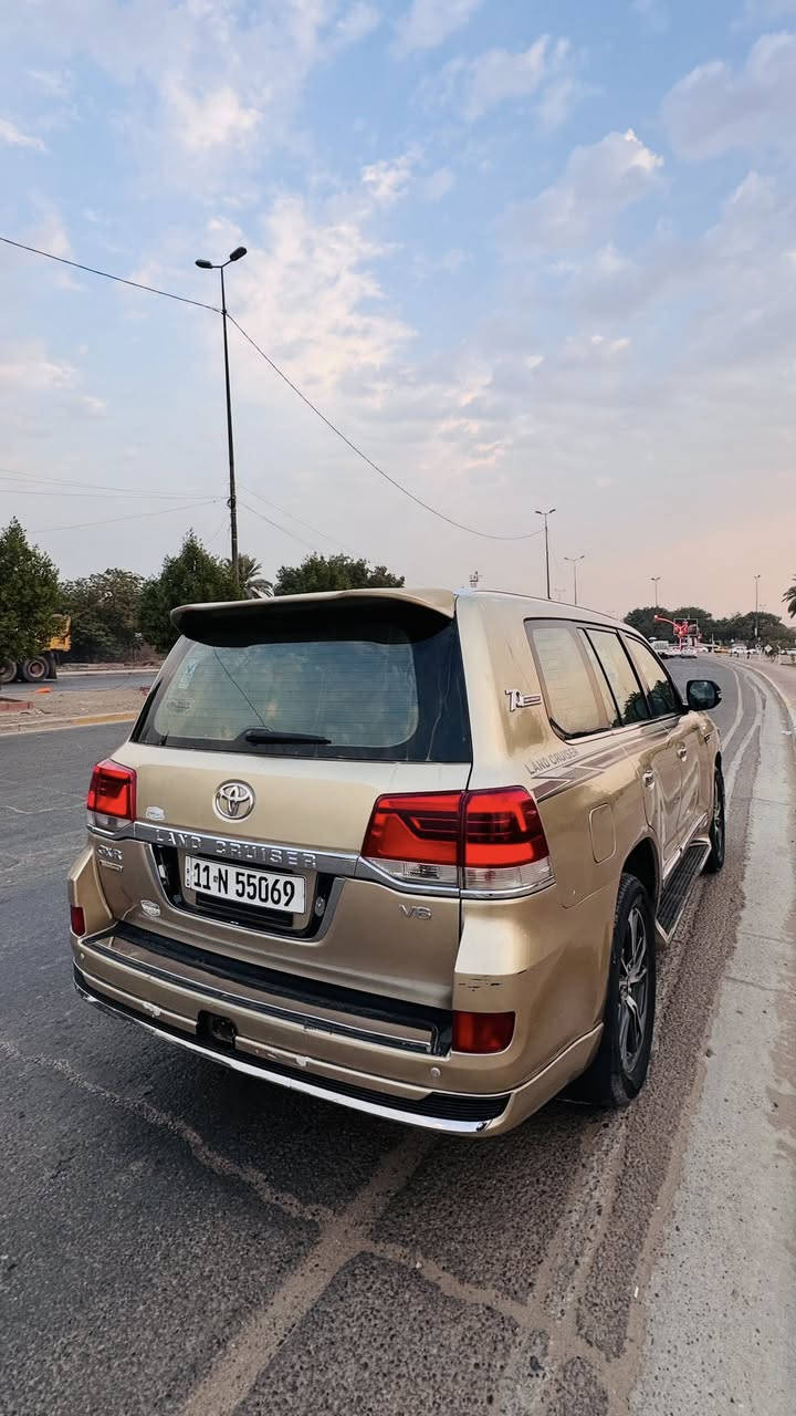 لاندكروزر 2009 محدث 2021
تحديث داخل وخارج للجمالية
صبغ حزام فقط لغرض التحديث
السياره بدون (ضرر )
رقم بغداد بأسمي 
محرك 6 سلندر
فتحة سقف
بصمه 
بصمه ابواب 
3 قطع تبريد
كير ومحرك بحالة جيدة

السعر 260 وبيها مجال 

📍 بغداد
📱 واتساب: ***********
