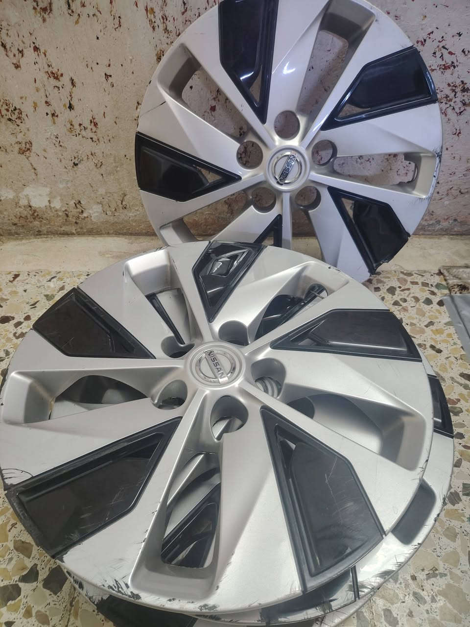 السلام عليكم عندي كبات نيسان ألتيما مال شركه الأصلي ليجن ويه السياره اوعندي فرشه جنطه الأصليه الكبات سعرهن 100 العدد ٤ تخم والفرشه سعرهه 50 هاذه رقمي ***********
