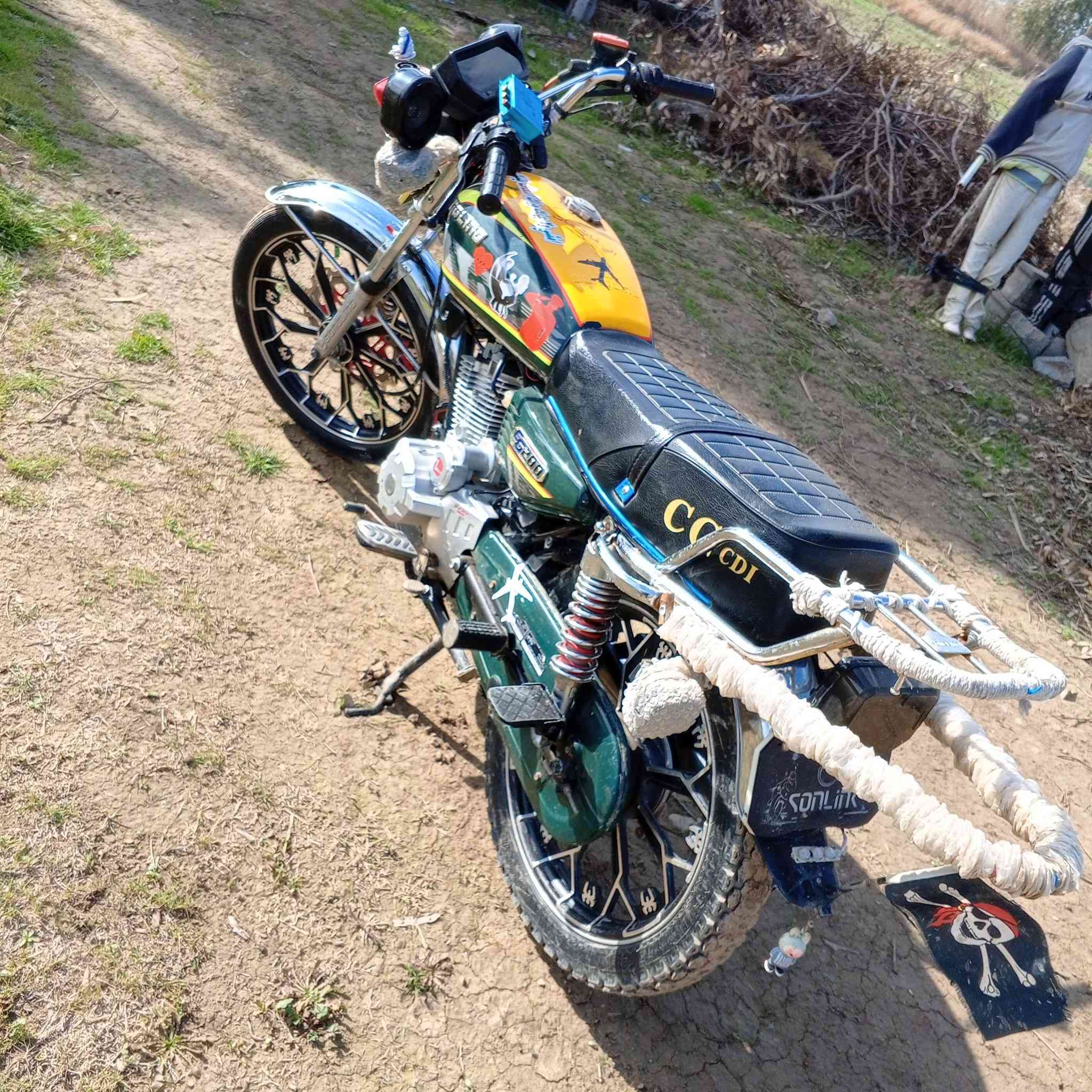 سلام وعليكم دراجه للبيع سيفان موديل 24 نضافه فول كفاله عامه مابي اي نقص مكان دلي عباس سعر 675 
شراي نتصل ***********
