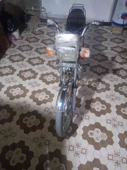 دراجه نامه اصلي ما مفتوح بيه برغي نضيفه كلش كلشي بيه شغال اوراق سعره مليون وميتين أو خمسين رقم الهاتف ***********
