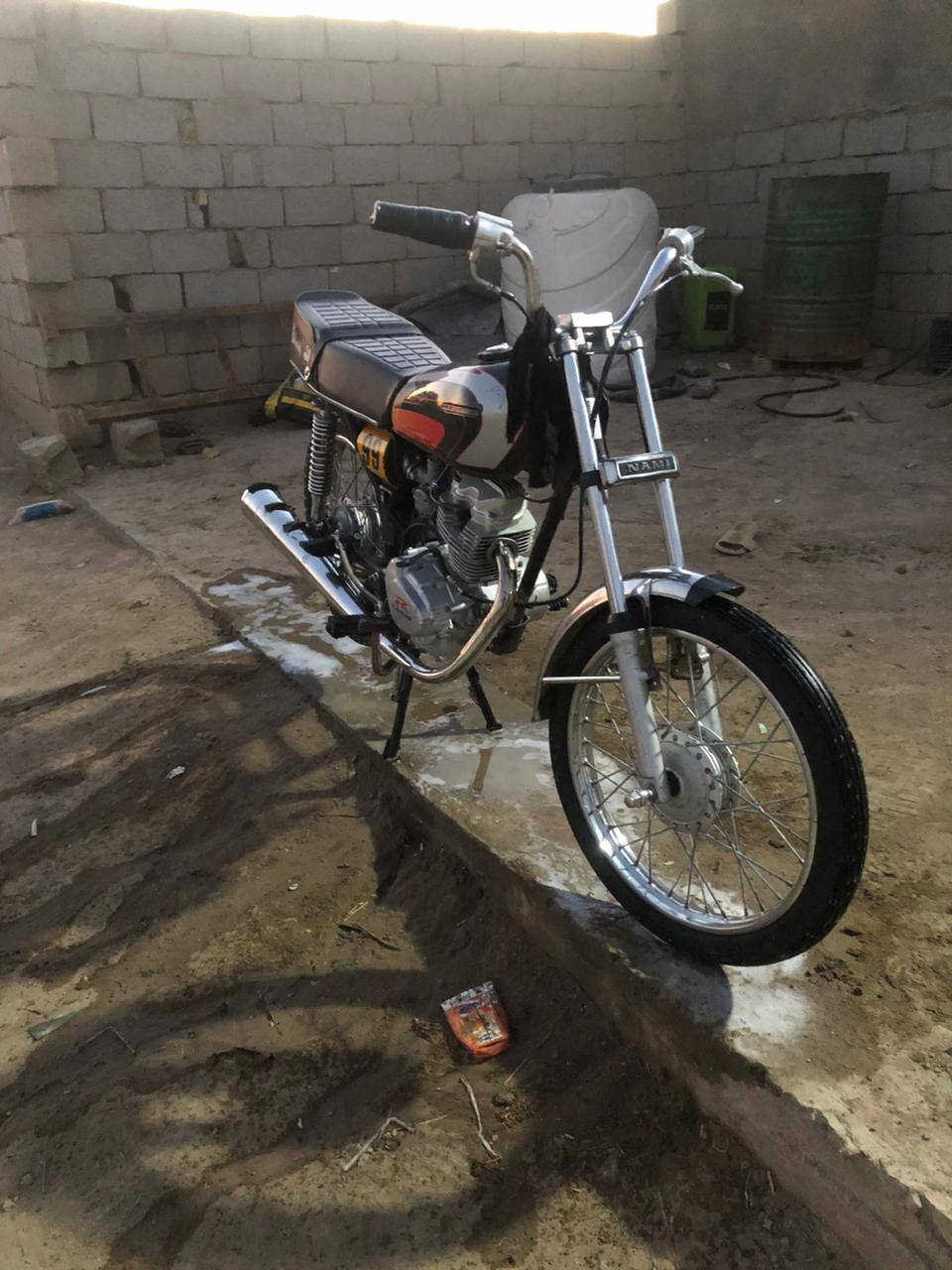 السلام عليكم دراجه لابيع شاصي 21 تعميره 24اورق محرك ابدل بوشه فقط السعر 550 مكان شطره 
موبايل ***********
