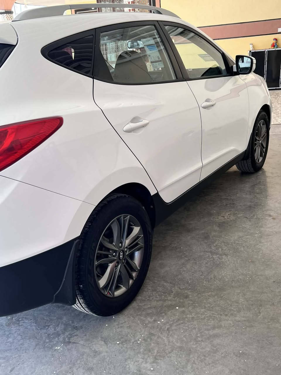 السلام عليكم
توسان خليجي 
موديل  2014
سياره جديده او مكفولة كفالة عامه 
رقم واسط مشروع وطني 
مكان السياره بل صويره يم جسر مال صويره 
 
***********  ابو مازن  
اني مكلف بل نشر
