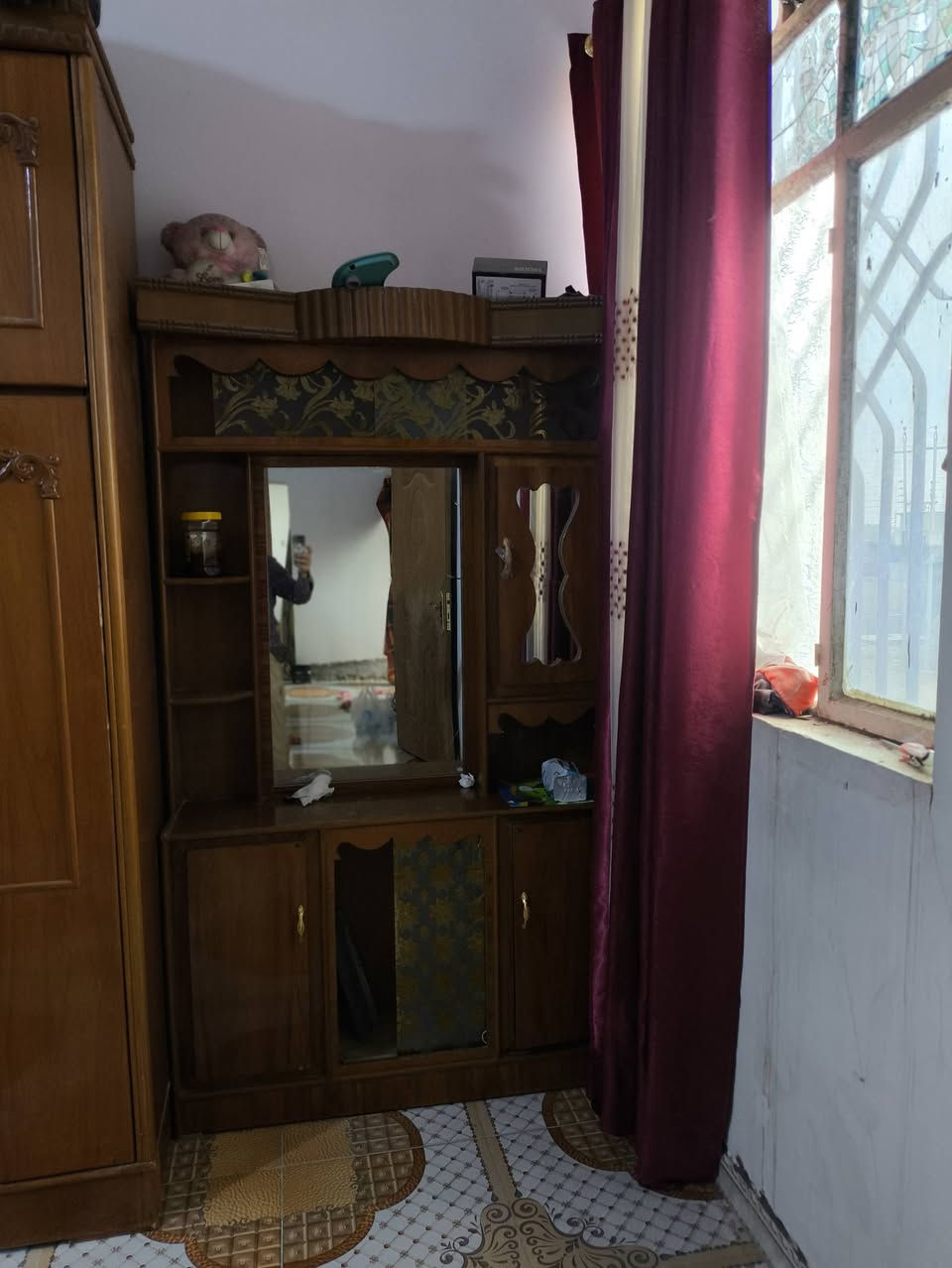 السلام عليكم غرفة نوم للبيع سبع قطع نضيفه حيل السعر 800 وبيه مجال مكانه فلوجه قرية المختار الاتصال على الرقم ***********
