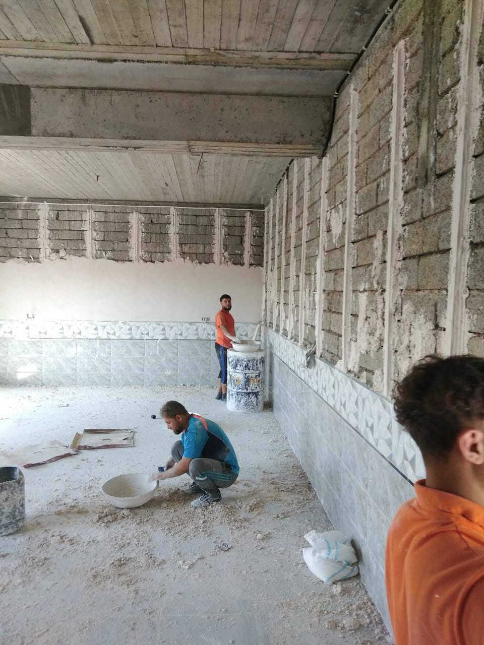 السلام عليكم كادر لبخ جص من الموصل_شغل درجة اولى  شغل على مساطر وحسب الطلب شغل نضيف ومرتب شغلنا مستمر بل شرقاط البيت يطول 3 ايام من يرغب بل عمل الاتصال على رقم ***********و ***********خاص مفتوح
