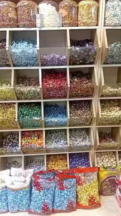 رفوف فاترينه للبيع مستخدم العدد 8قطع شغل درجه اولى مكانهم كربلا لتواصل ***********
