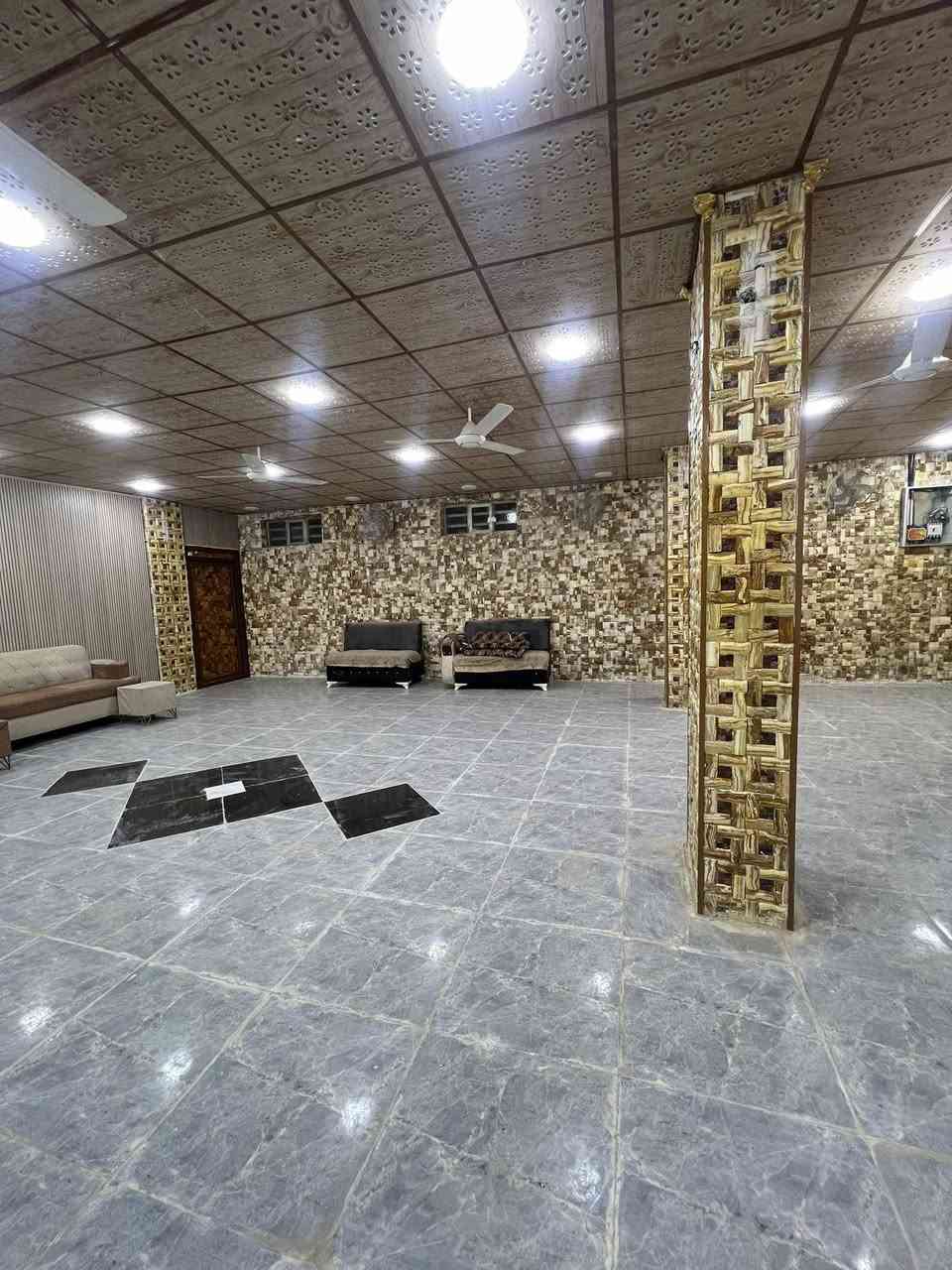 بيت طابق ثالث للرهن او الايجار يصلح عيادات طبيه او مجمع طبي موقع قرب كرار الطويل يحتوي على 4 غرف ومجمع صحيات ومكشوفات  البيت جدا نضيف كما موضح بالصور 
للتواصل 
***********
